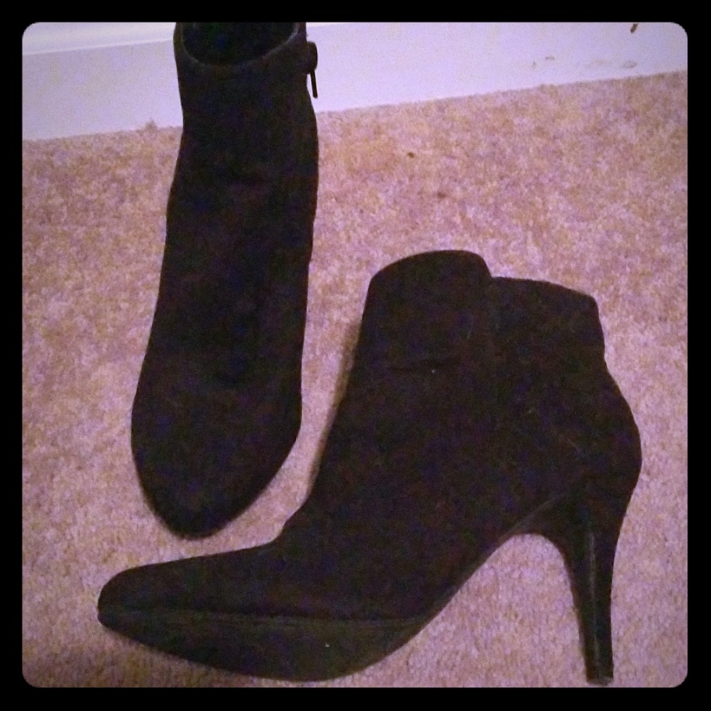 Black felt quilted back booties